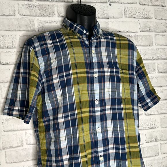 St John’s Bay Short Sleeve Plaid Button Up Shirt Size Small - Picture 2 of 4